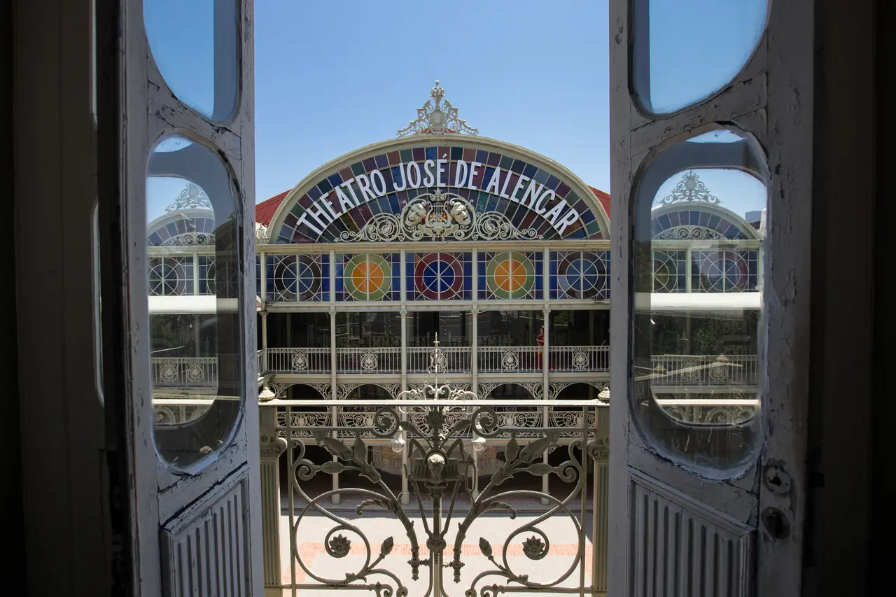 Trabalhos em pintura e coberta do Theatro estão incluídas em manutenção que começa nesta semana no equipamento
