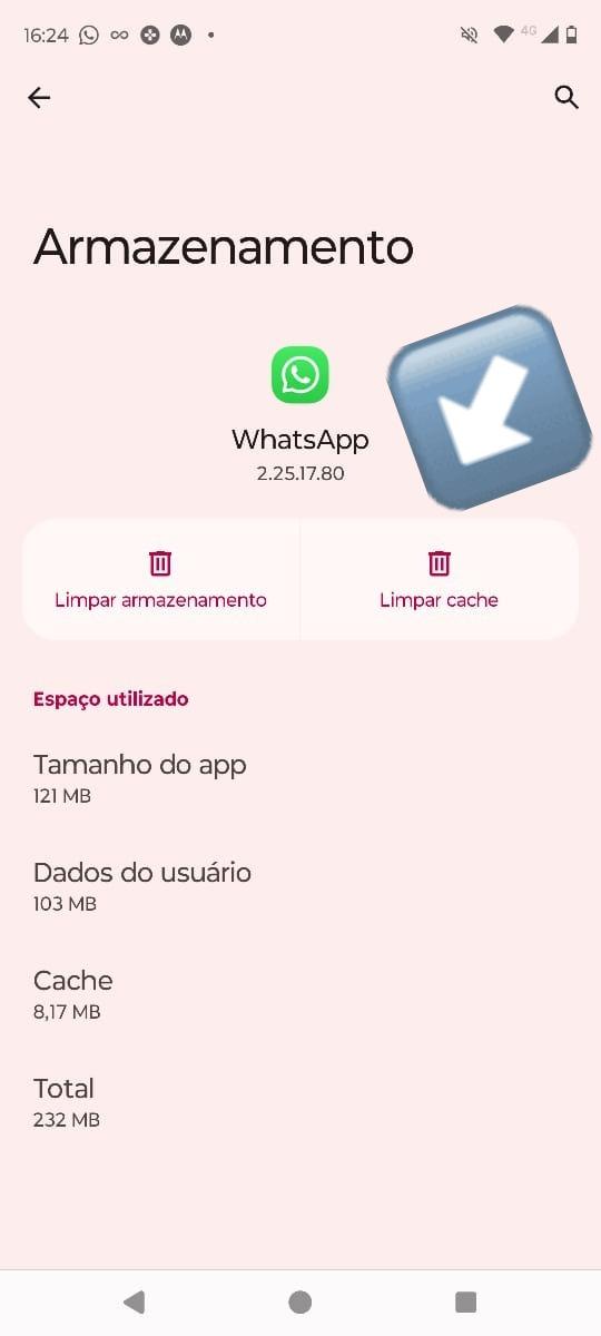 Captura de tela de celular Android com seta indicando onde limpar o cache do aplicativo WhatsApp