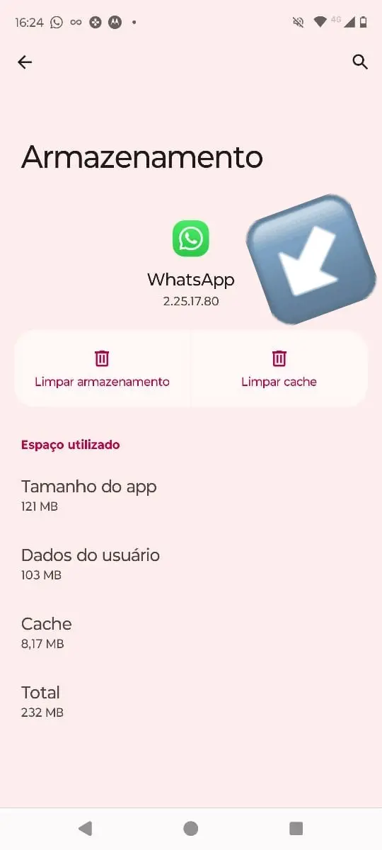Captura de tela de celular Android com seta indicando onde limpar o cache do aplicativo WhatsApp