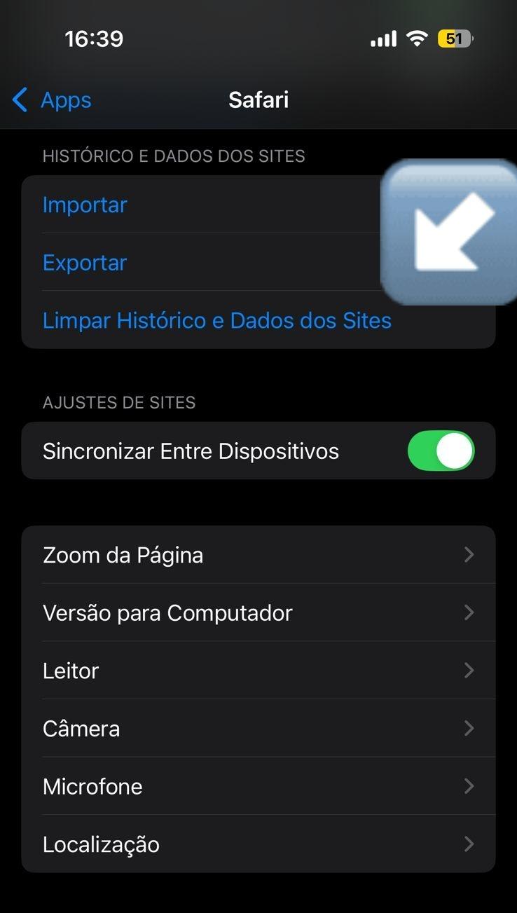 Captura de tela de configuração do iPhone aberta no Safari e com uma seta indicando onde limpar os históricos