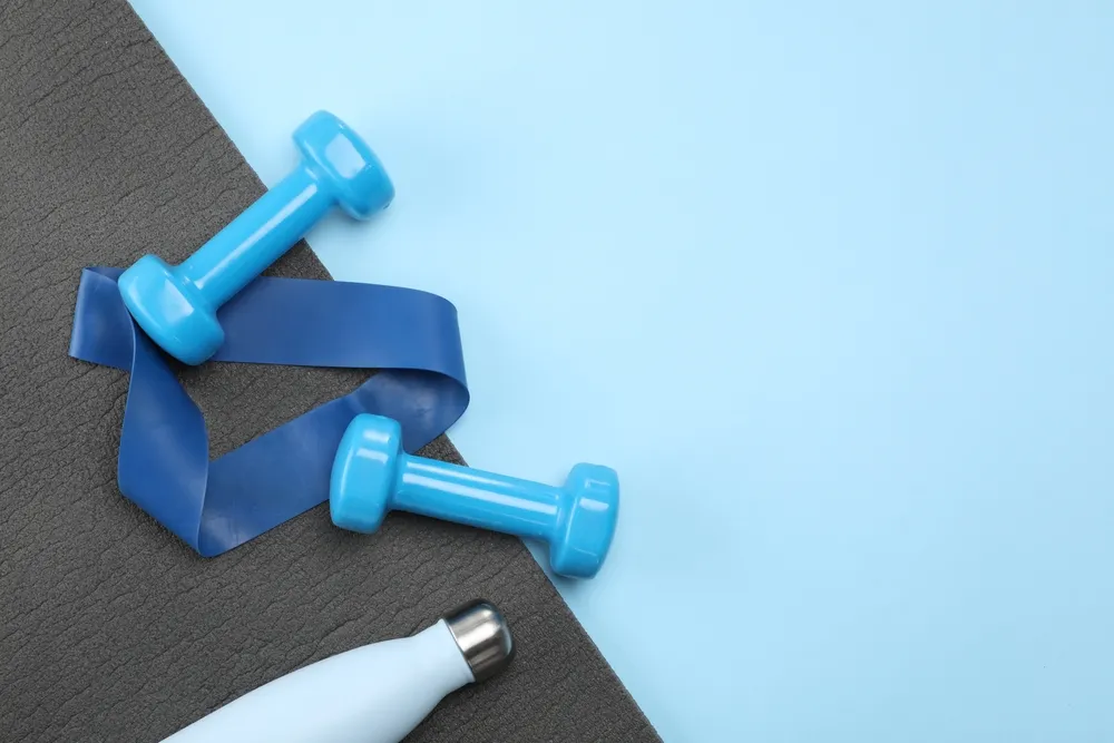 Atividades físicas como musculação, importante para manutenção de músculos, podem ser essenciais no tratamento da doença