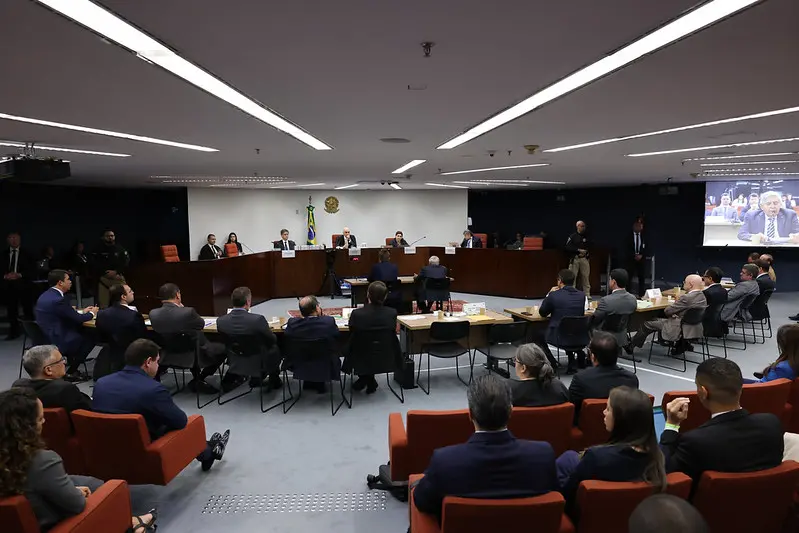 Interrogatórios dos réus da trama golpista no STF para matéria informando que o ministro Alexandre de Moraes determina que Google informe quem inseriu minuta do golpe na internet