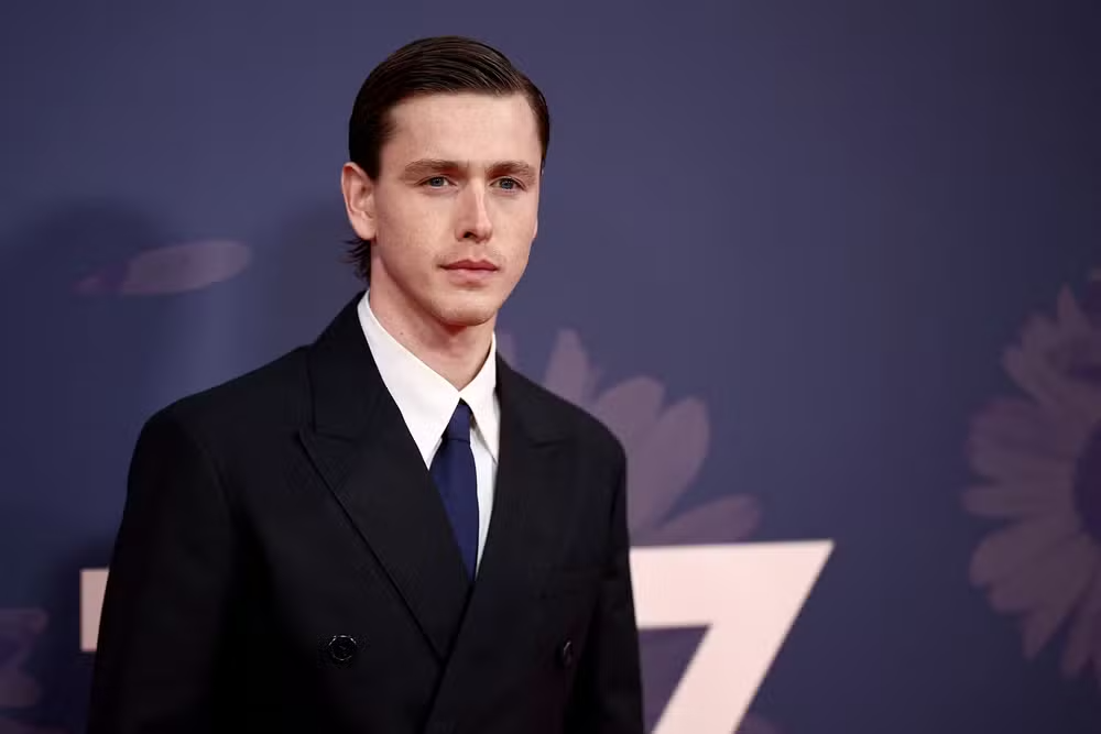 Harris Dickinson numa premiere