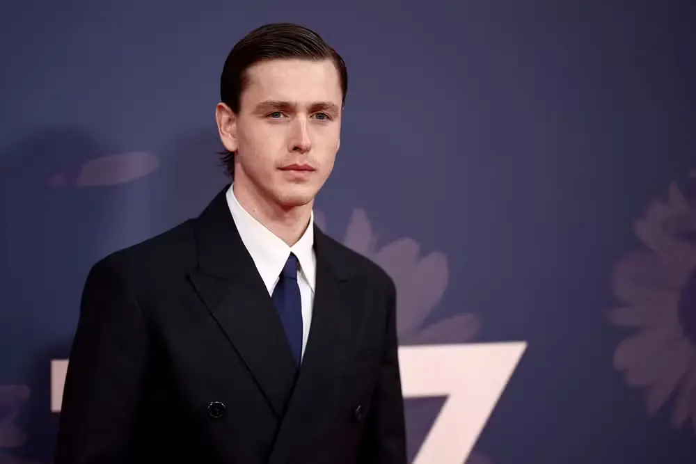 Harris Dickinson numa premiere