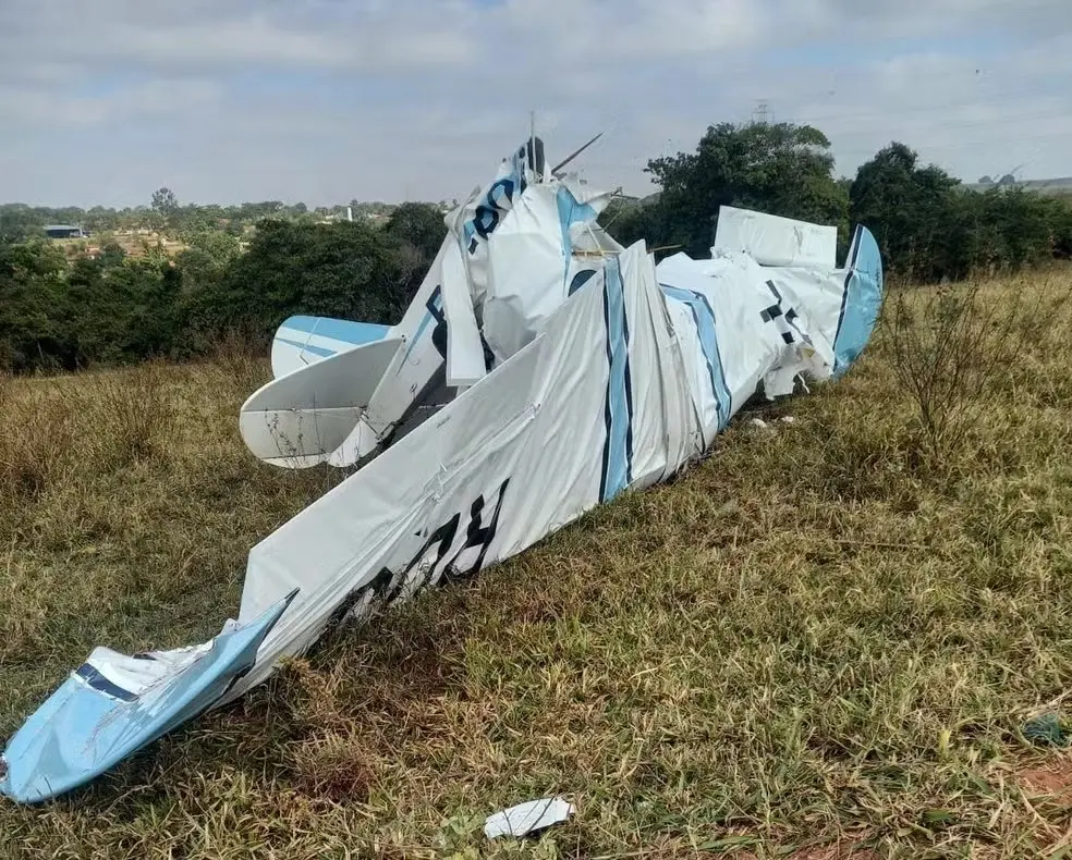 Foto de avião que caiu em São Paulo e matou duas pessoas