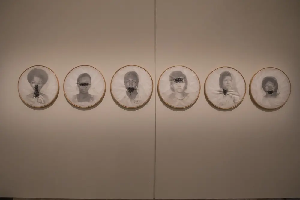 Na imagem, obras integrantes da exposição “MAM São Paulo Pinacoteca do Ceará: Figura e Paisagem, Palavra e Imagem”, em cartaz na Pinacoteca do Ceará