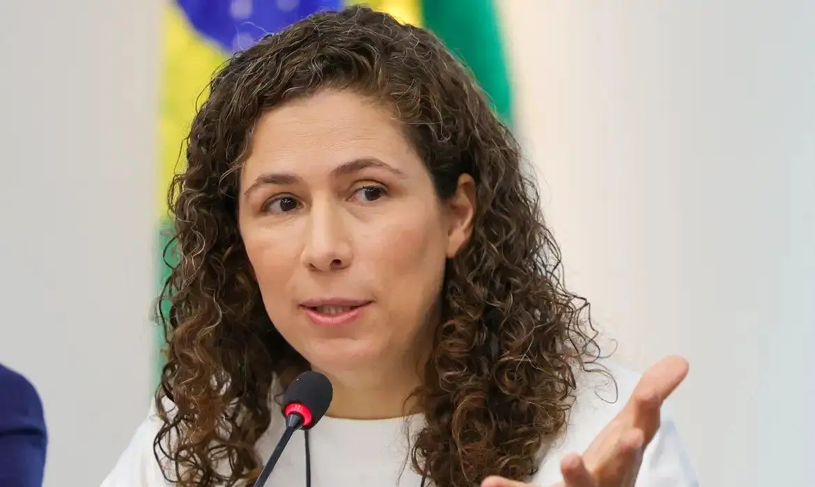 Ministra Esther Dweck para matéria sobre suspensão do CNU