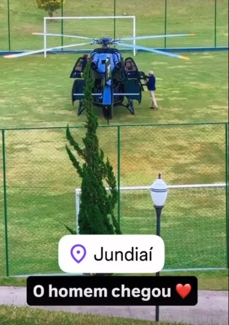 Imagem mostra Neymar chegando de helicóptero