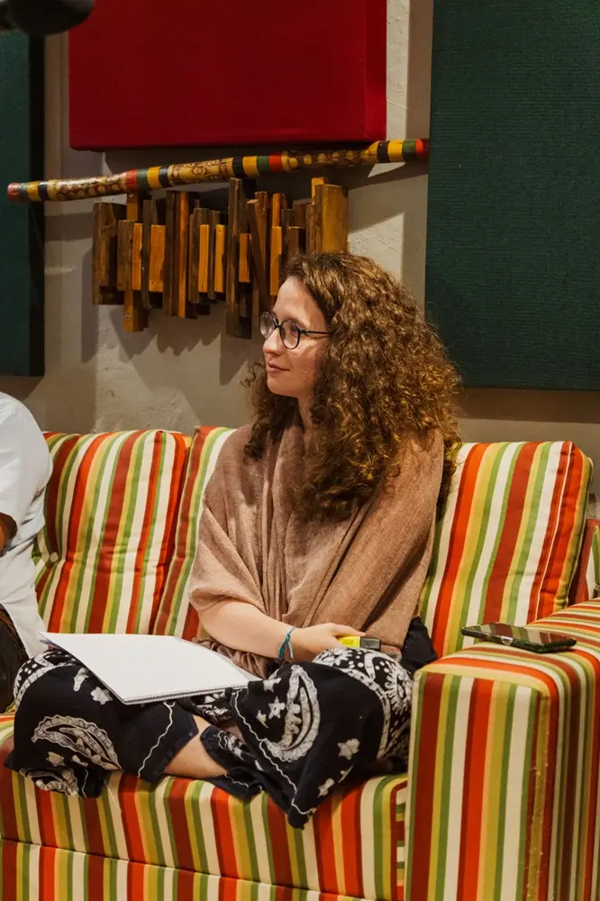 Na imagem, a criadora, roteirista e diretora de O Livro das Guardiãs II, Camilla Osório de Castro