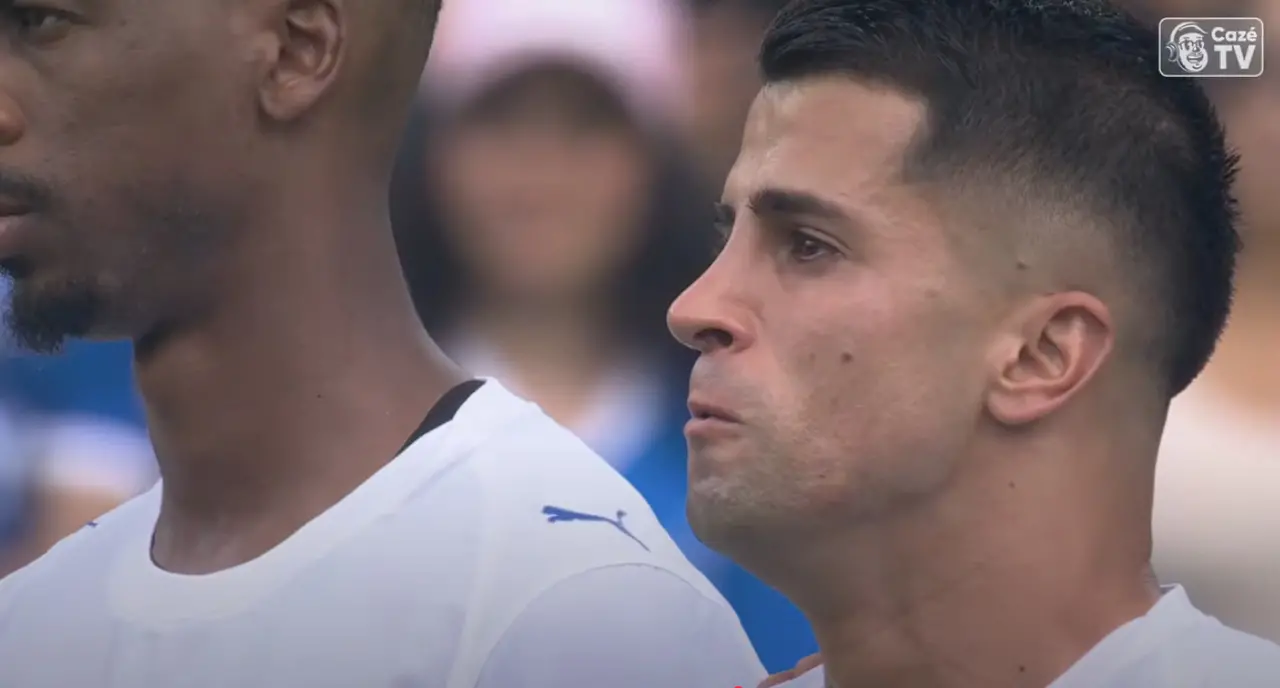 João Cancelo chora em jogo do Al-Hilal com o Fluminense