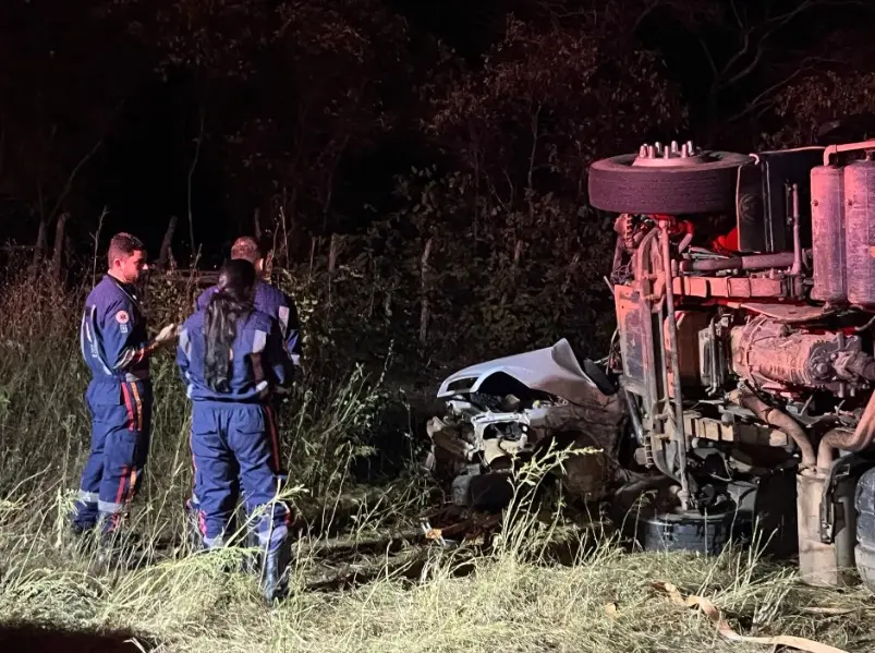 Na imagem, o automóvel onde estava a família, que saiu do distrito de Sucesso com destino a Crateús, cidade natal das vítimas