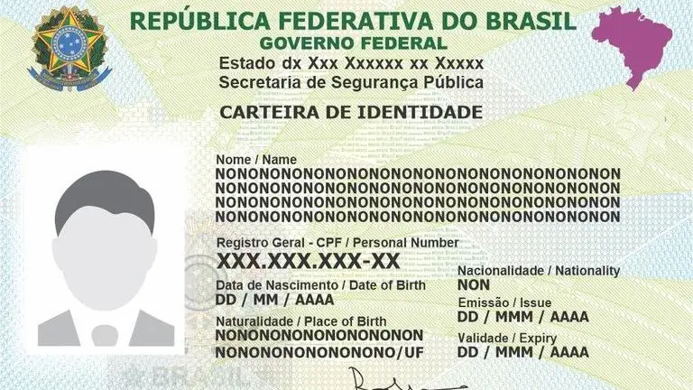 Uma imagem close-up de um modelo da nova Carteira de Identidade Nacional (CIN) do Brasil. O documento é predominantemente branco e verde, com o brasão da República Federativa do Brasil no canto superior esquerdo e um mapa do Brasil em roxo no canto superior direito.