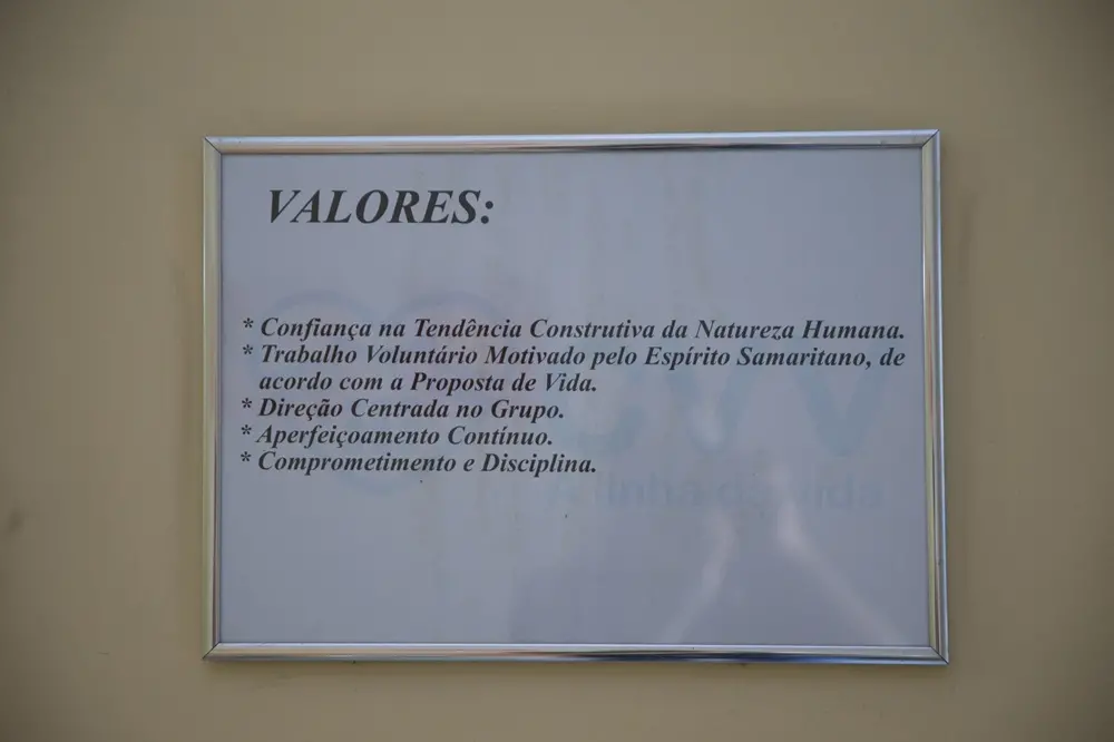 Na imagem, lista de valores do Centro de Valorização da Vida na sede do projeto em Fortaleza, no bairro de Fátima