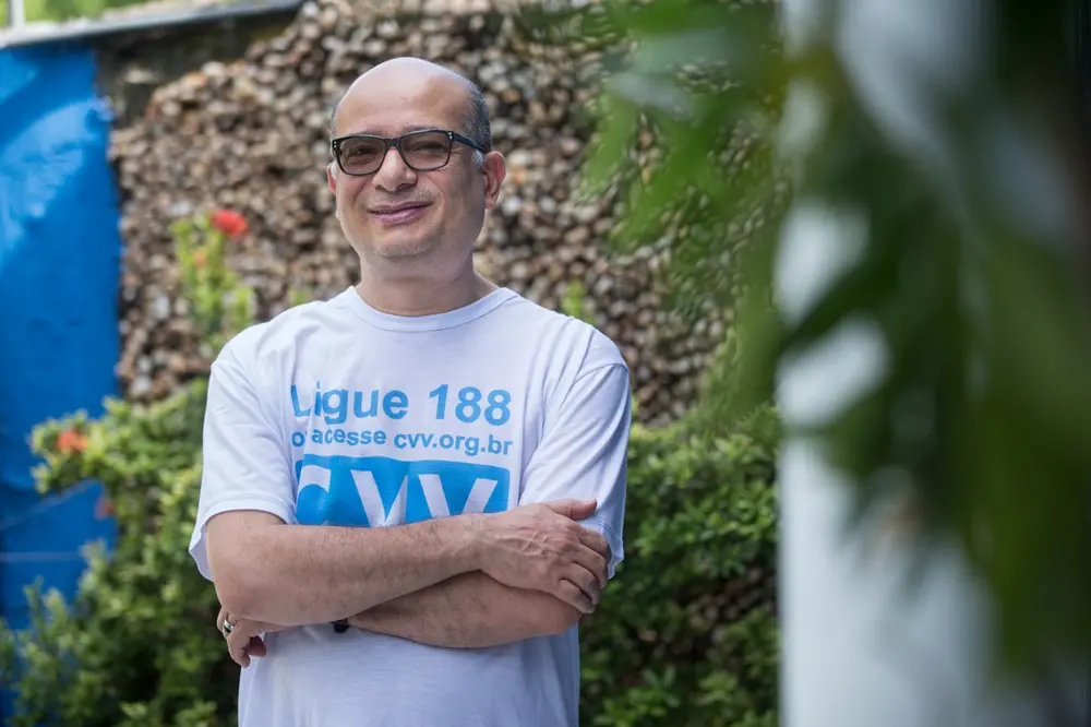 Na imagem, o economista Francival Pires na sede do Centro de Valorização da Vida, no bairro de Fátima, em Fortaleza