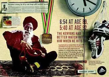 Imagem de Fauja Singh com medalhas de corrida ao lado de um relógio, destacando a conquista de maratona para idosos de 82 anos, celebrando sua vitória na corrida e seu recorde de idade.