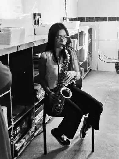 Cecília Colares Martins, de 17 anos, passou pela Banda do Piamarta e, lá, decidiu seguir para a Licenciatura em Música da Uece