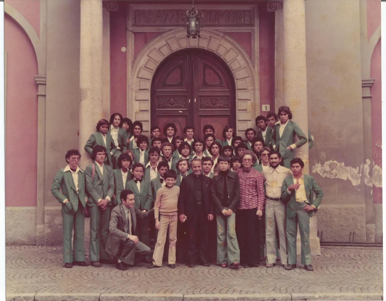 Registro da turma de 1977 em viagem à Itália