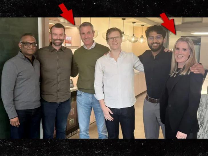 Funcionários da Astronomer ao lado do CEO e da suposta amante que foram flagrados em show do ColdPlay