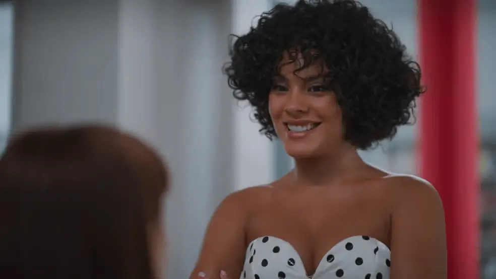 Bella Campos e Alice Wegman em cena