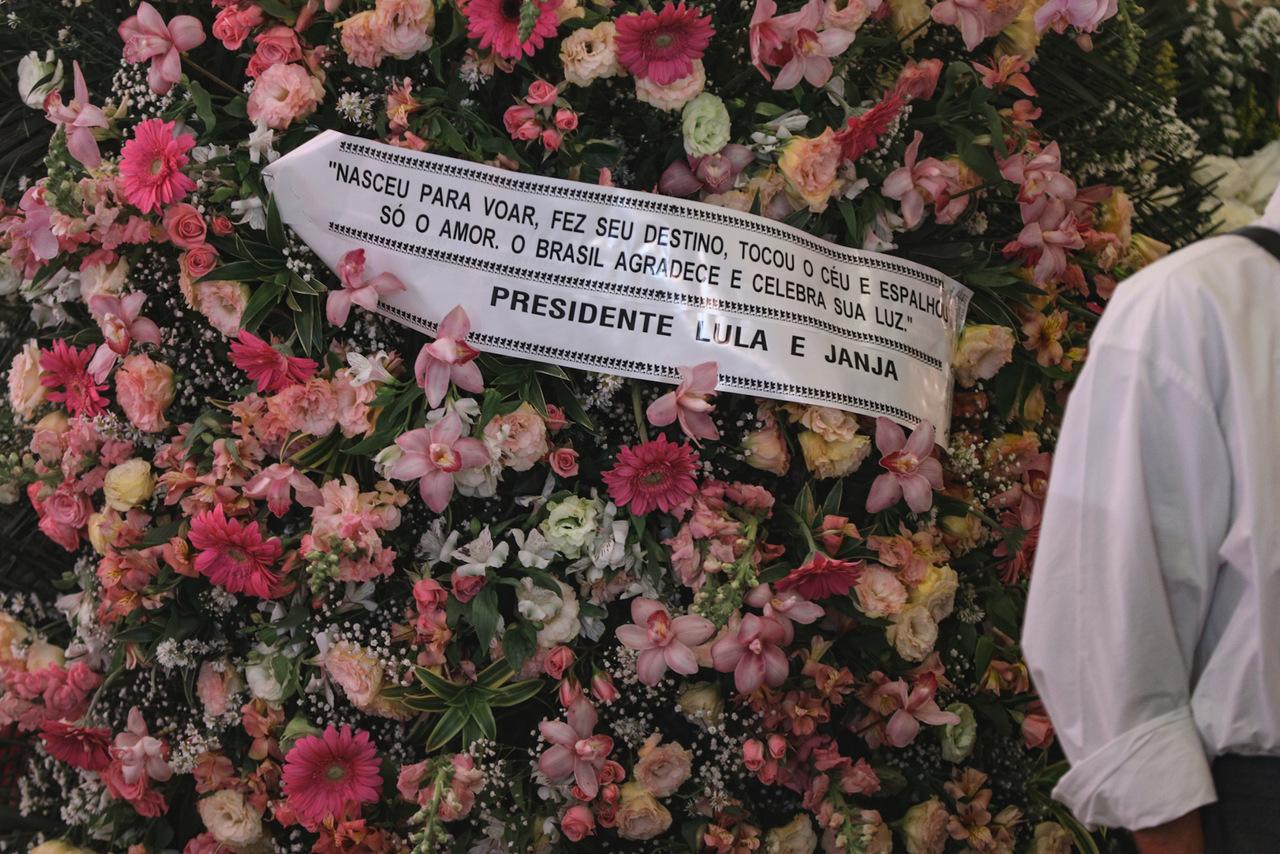 Famosos chegam para velório de Preta Gil