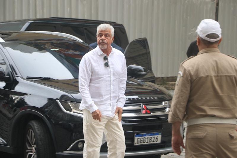 foto do cantor Lulu Santos no velório de Preta Gil