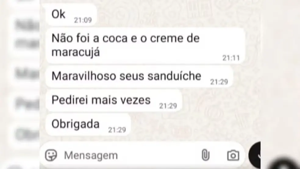 Na imagem, print de conversa entre cliente e empresa, ironizando a pedra enviada por lanchonete no lugar do sanduíche