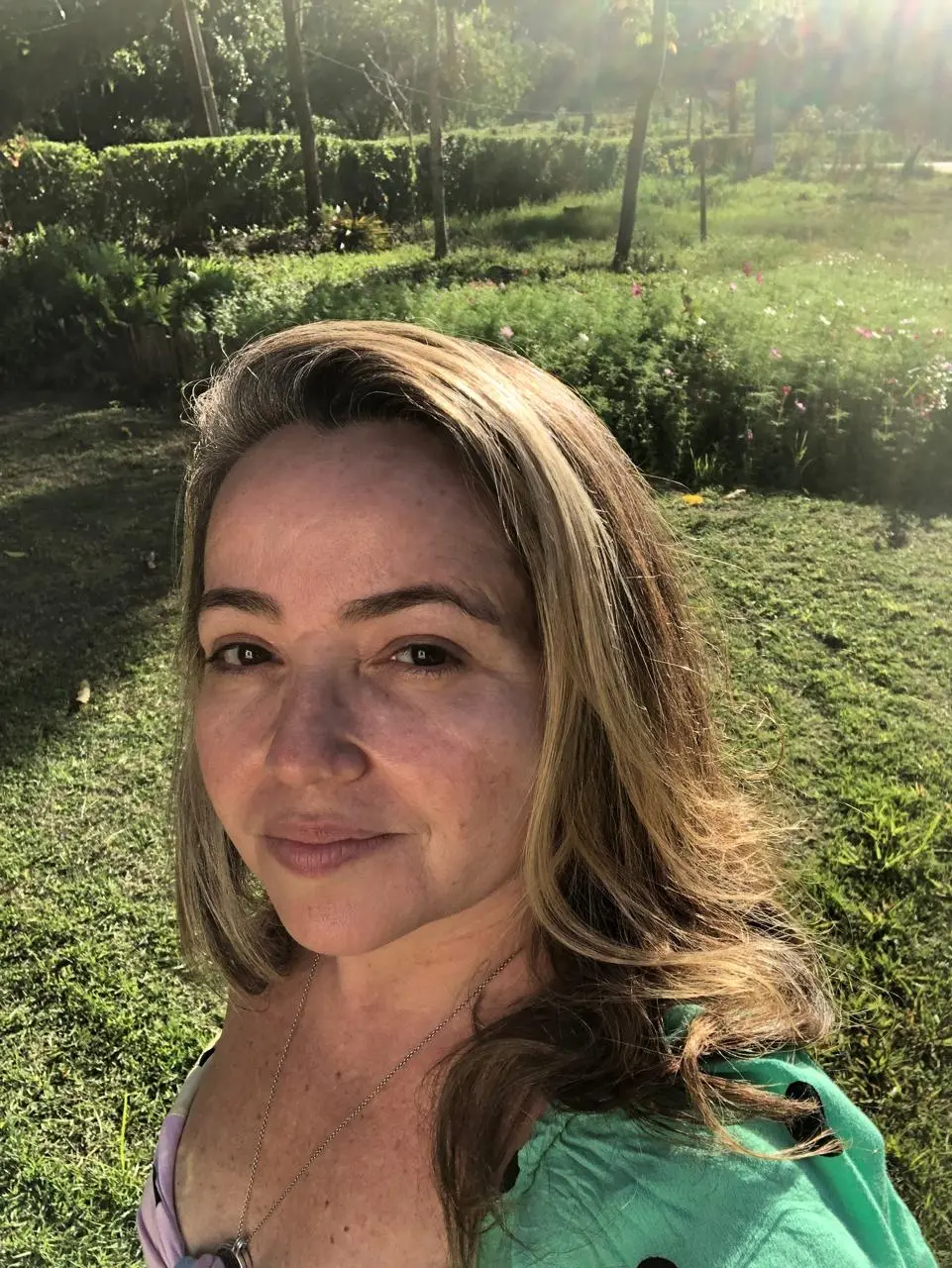 Na imagem, o registro da escritora e professora Glória Guará