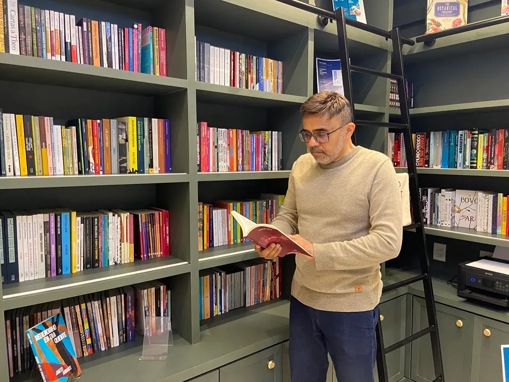 Na imagem, o escritor Maurício Mendes, um dos cearenses confirmados na programação da Flip 2025