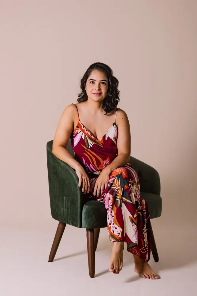 Na imagem, a escritora cearense Monique Cordeiro, uma das cearenses participantes da Flip 2025