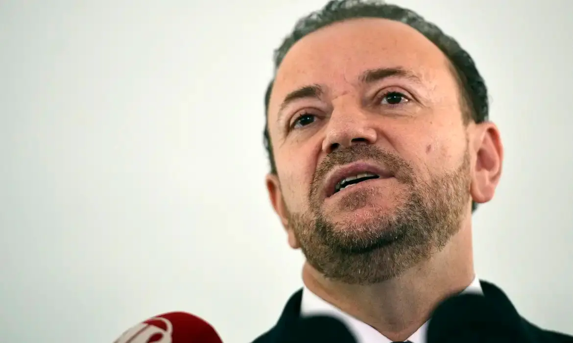 Na imagem, o presidente do Partido dos Trabalhadores, Edinho Silva