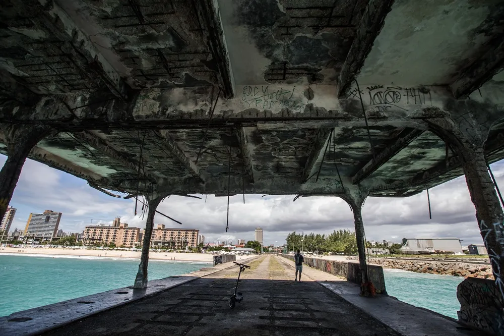 Ponte Velha, na Praia de Iracema, em Fortaleza