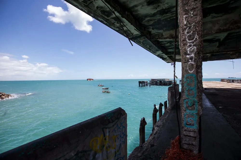 Estrutura da Ponte Velha, na Praia de Iracema