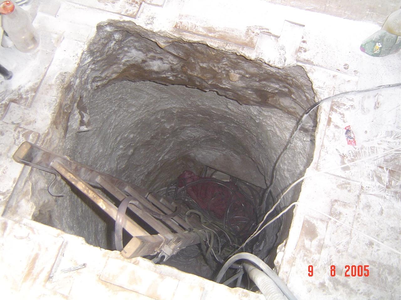 Foto do túnel utilizado por criminosos para chegar ao caixa-forte do Banco Central e furtar R$ 164 milhões