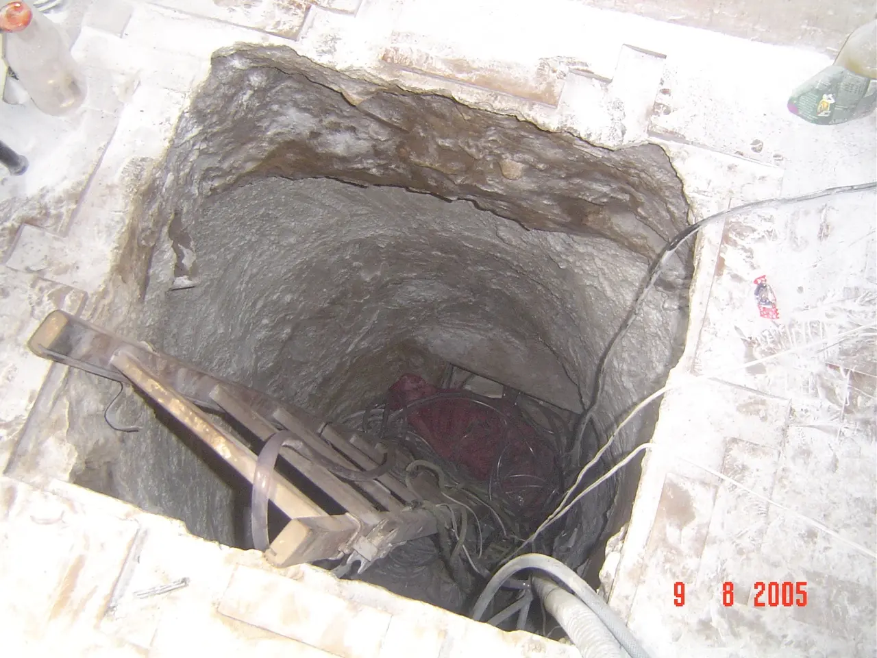 Foto do túnel utilizado por criminosos para chegar ao caixa-forte do Banco Central e furtar R$ 164 milhões