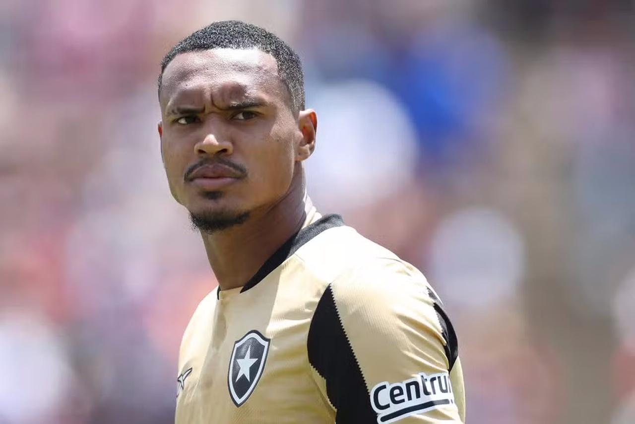 John em ação pelo Botafogo