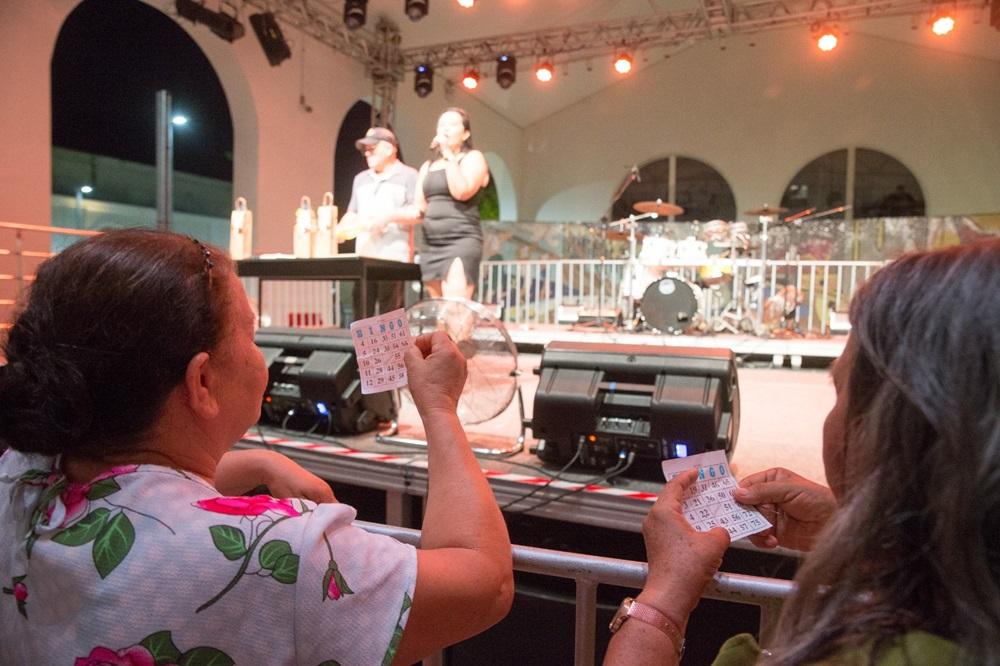 Na imagem, registro do bingo realizado durante realização do programa Baila Comigo no Complexo Estação das Artes
