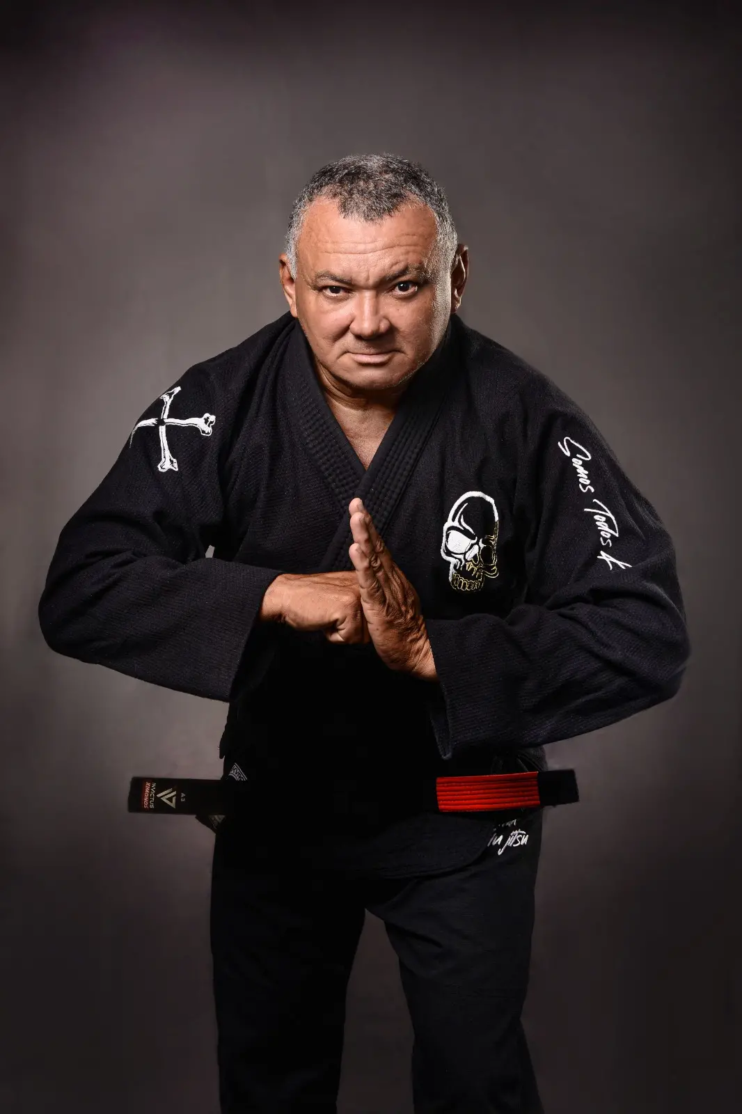 Na imagem, Roberto Carlos Araújo Silva, policial cearense transformado pela paternidade, enquanto luta Jiu-Jitsu