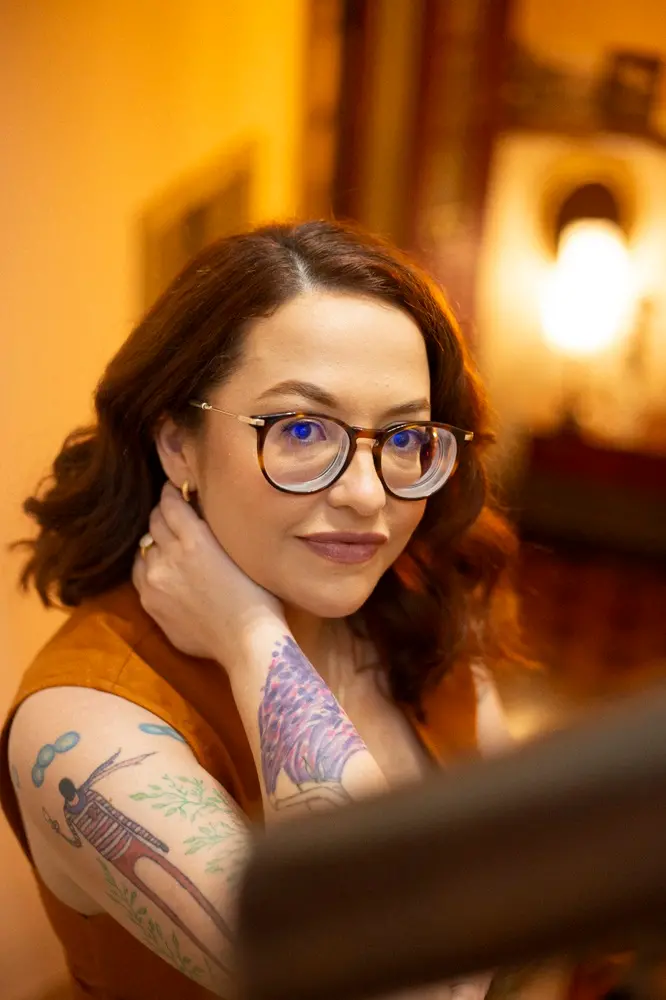 Na imagem, a escritora cearense Dia Bárbara Nobre, autora do livro 