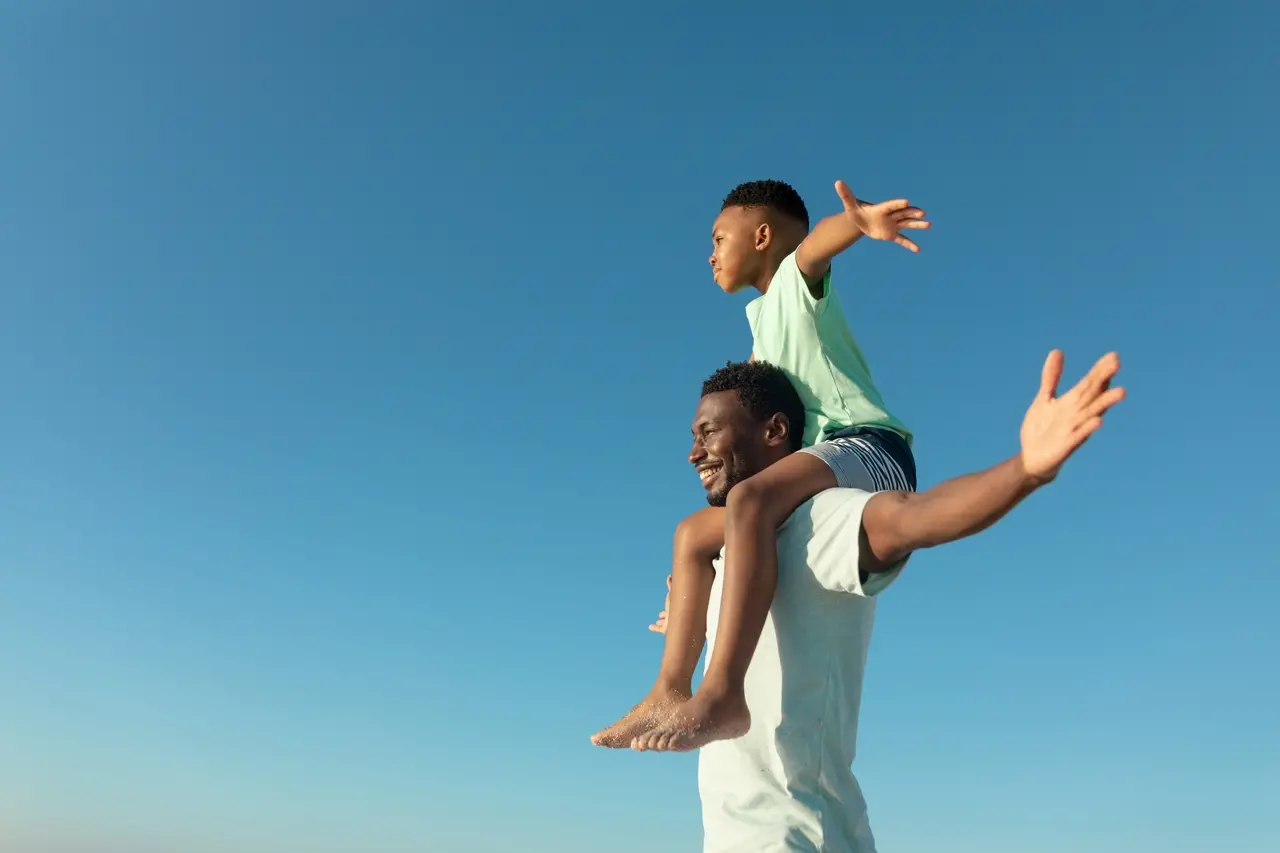 Imagem da notícia Mensagens de Feliz Dia dos Pais: frases para o pai e para a mãe que faz os dois papéis