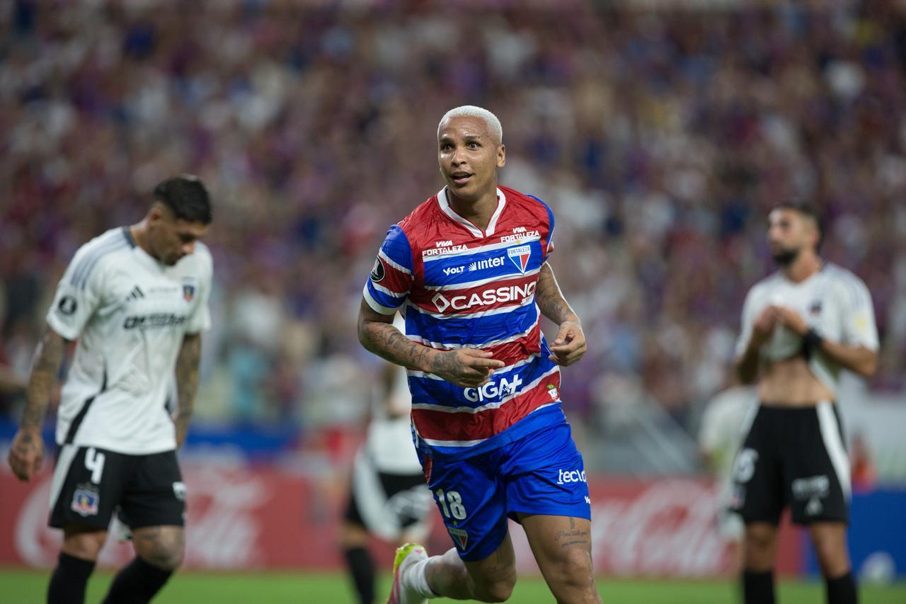 Foto de Deyverson durante Fortaleza x Colo-Colo na Libertadores