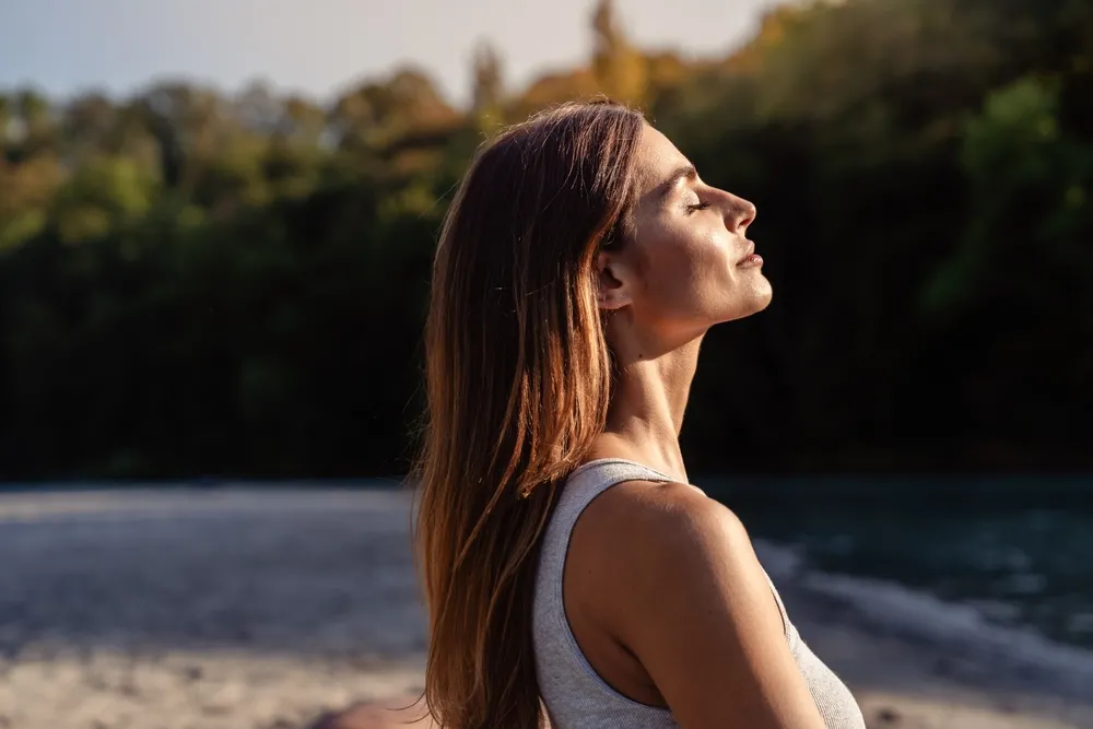 O principal meio natural de reposição de vitamina D é a exposição solar