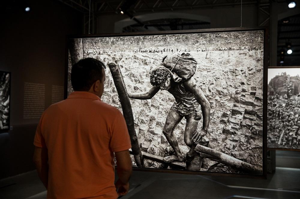 Na imagem, obra exposta na Caixa Cultural Fortaleza em exposição com fotos de Sebastião Salgado