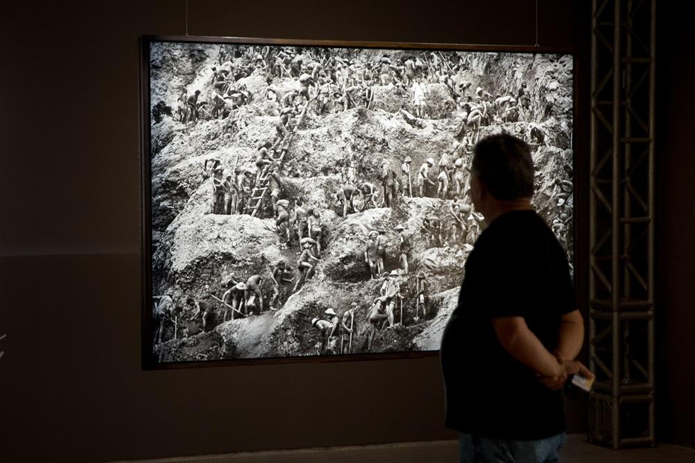 Na imagem, obra presente na exposição da Caixa Cultural Fortaleza com registros de Sebastião Salgado