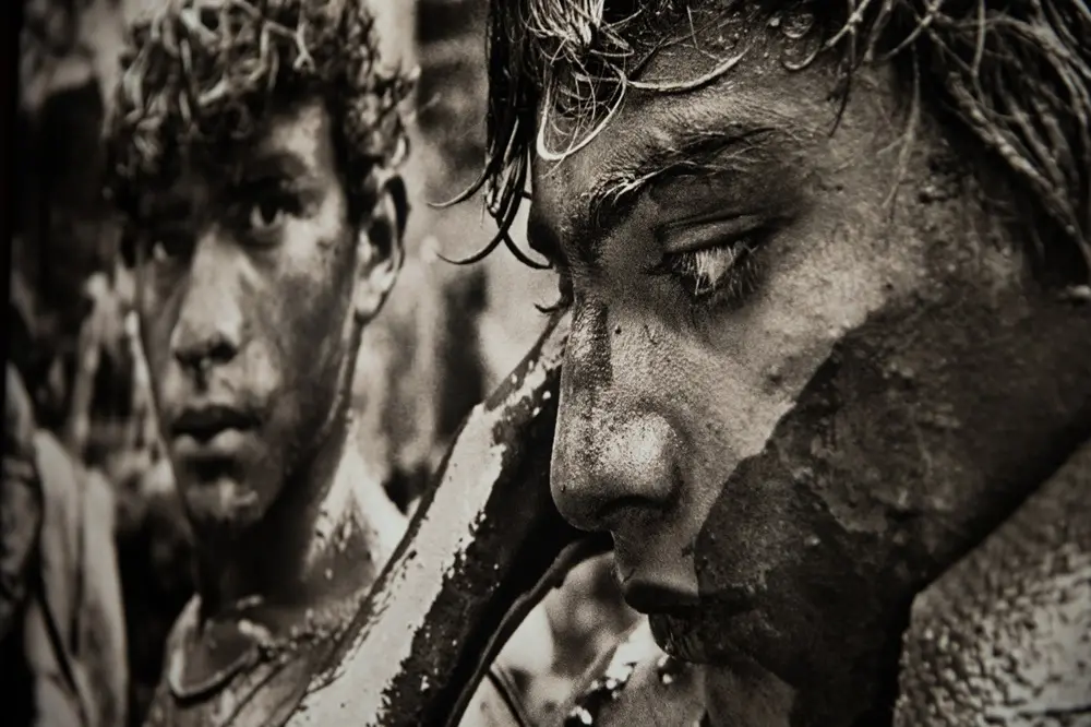 Na imagem, detalhe em obra da exposição com registros de Sebastião Salgado na Caixa Cultural Fortaleza