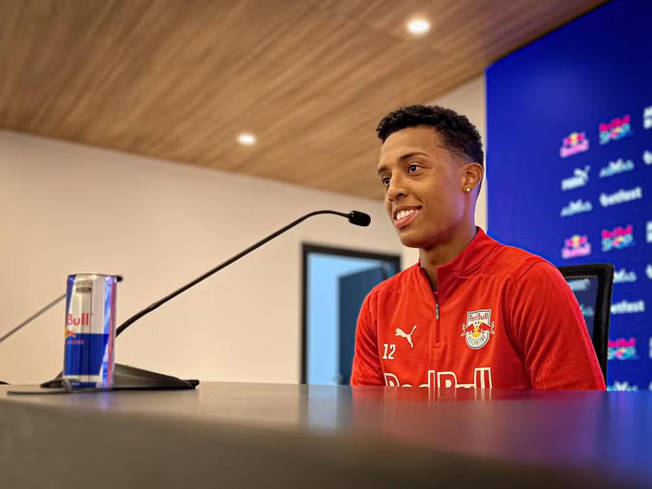 Vanderlan em ação pelo Bragantino