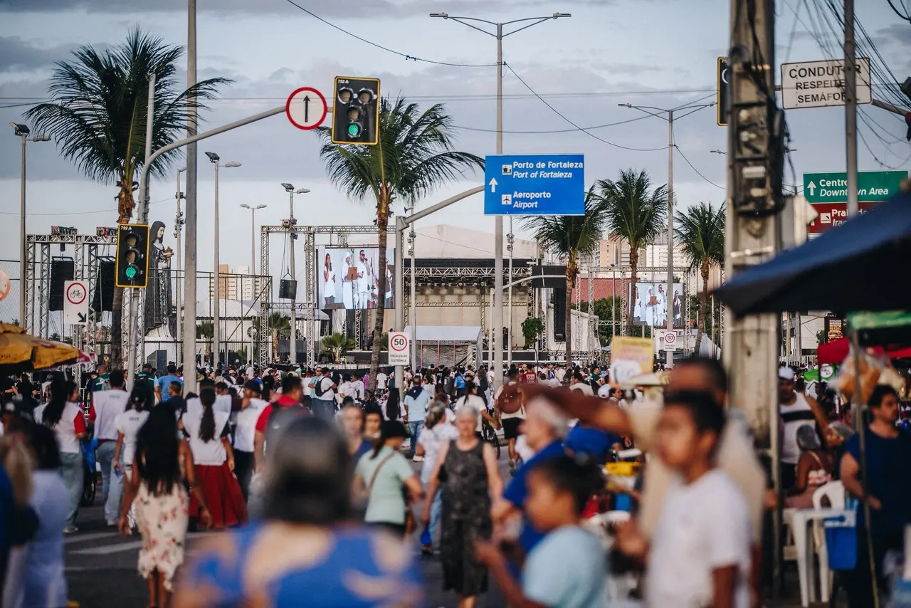 Caminhada com Maria reúne fiéis