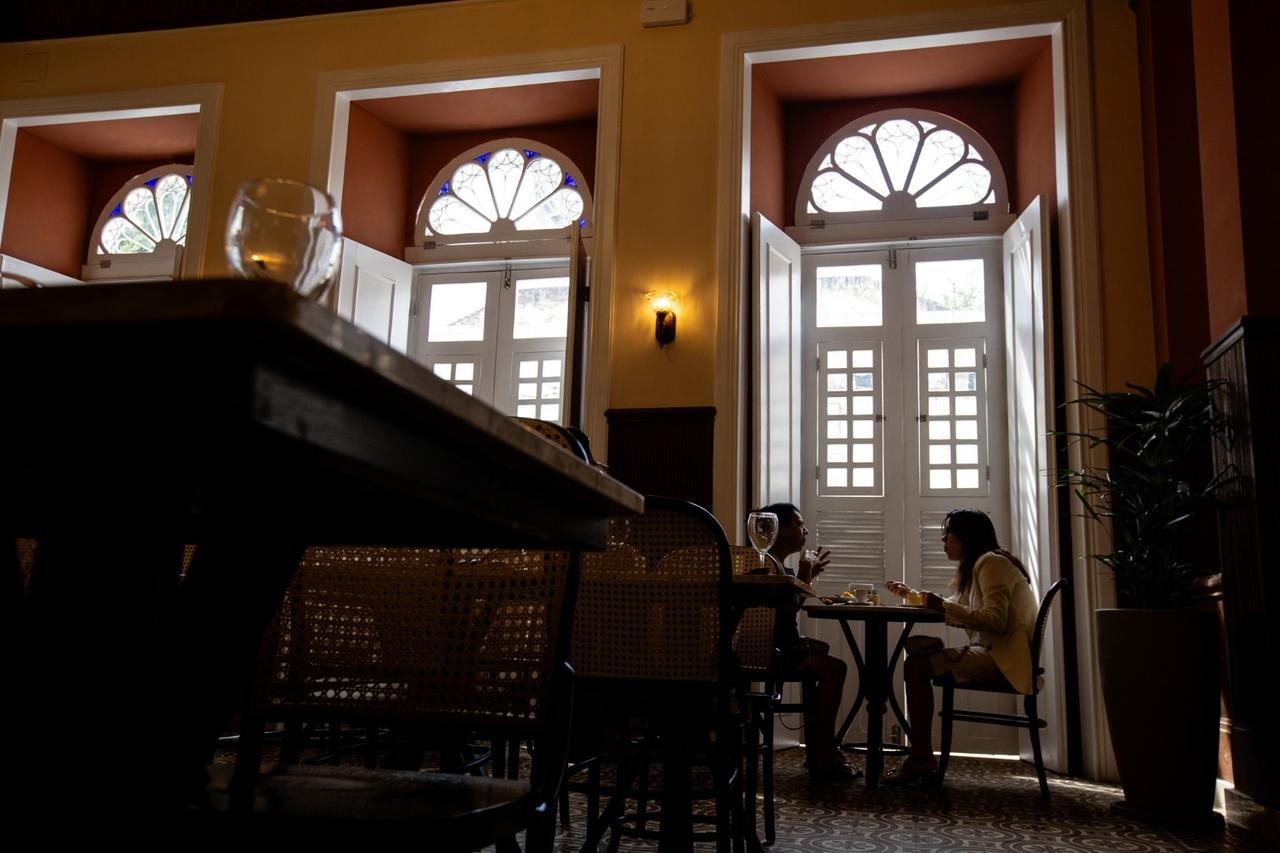 Prédio passou décadas sendo somente a sede da Associação Comercial do Ceará e, agora, está aberto ao público a partir da experiência do Café Comércio