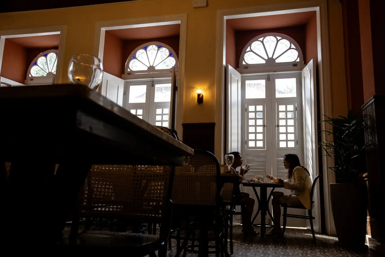 Prédio passou décadas sendo somente a sede da Associação Comercial do Ceará e, agora, está aberto ao público a partir da experiência do Café Comércio