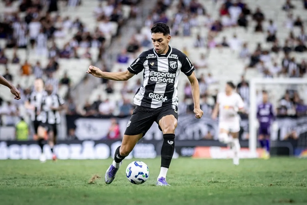 Paulo Baya estreou na vitória por 1 a 0 sobre o Bragantino pela 20ª rodada da Série A