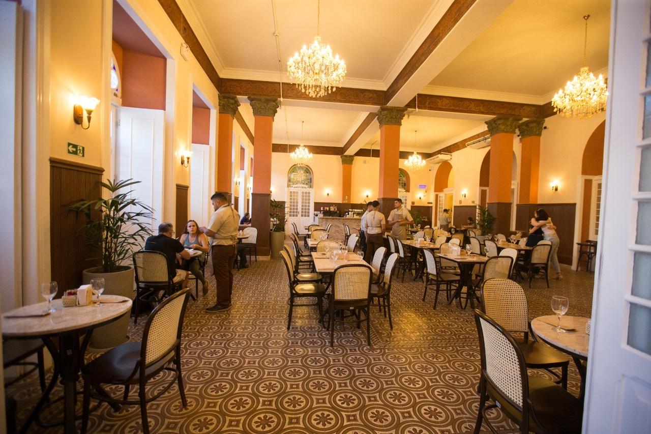 'Aqui em Fortaleza, especificamente aqui no Centro, não se tinha uma uma edificação, um casarão que tivesse uma qualidade interna tão bem preservada', avalia a arquiteta Christiane Caldas